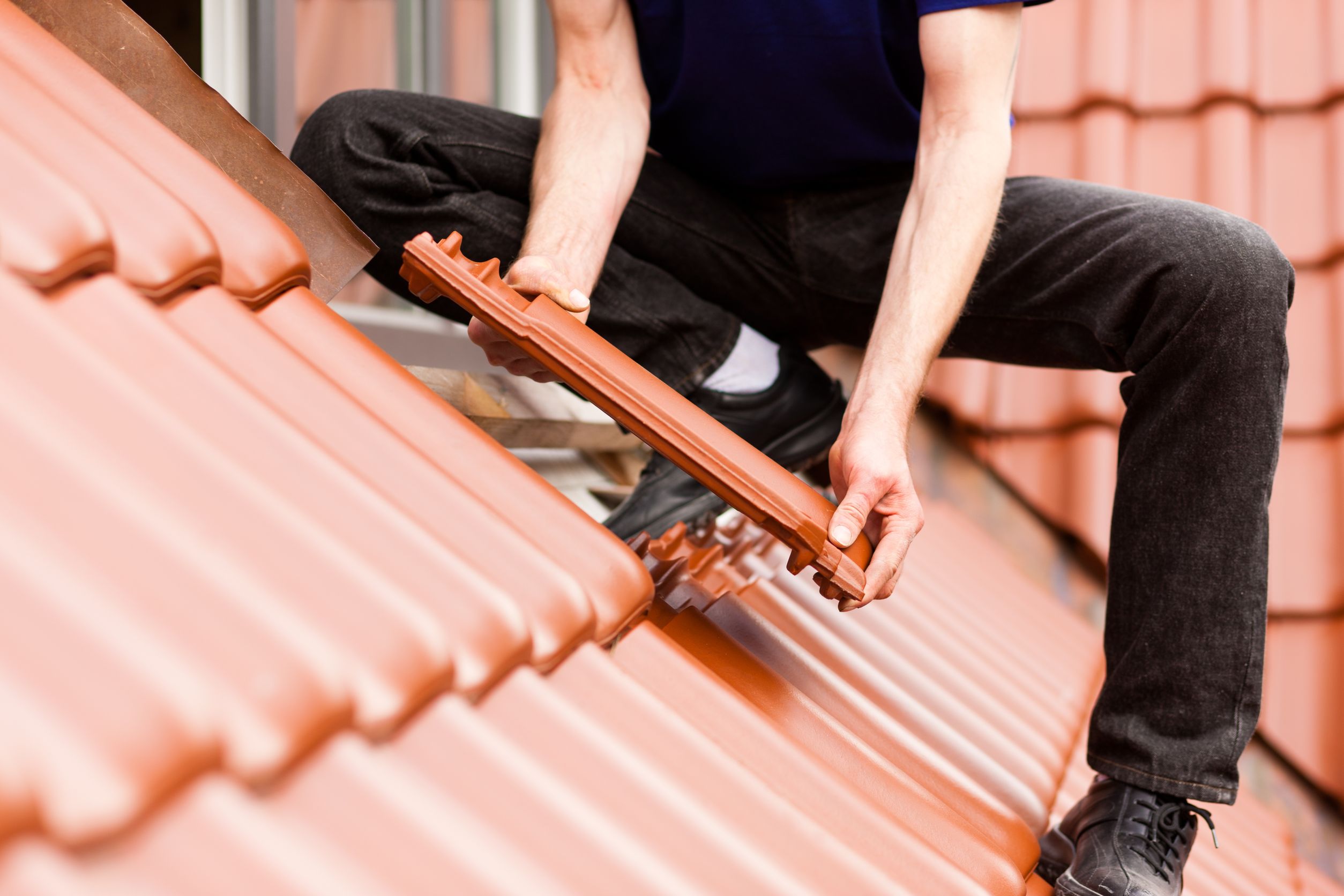 Know When to Call in the Pros: Roofing Contractors Tucson, AZ