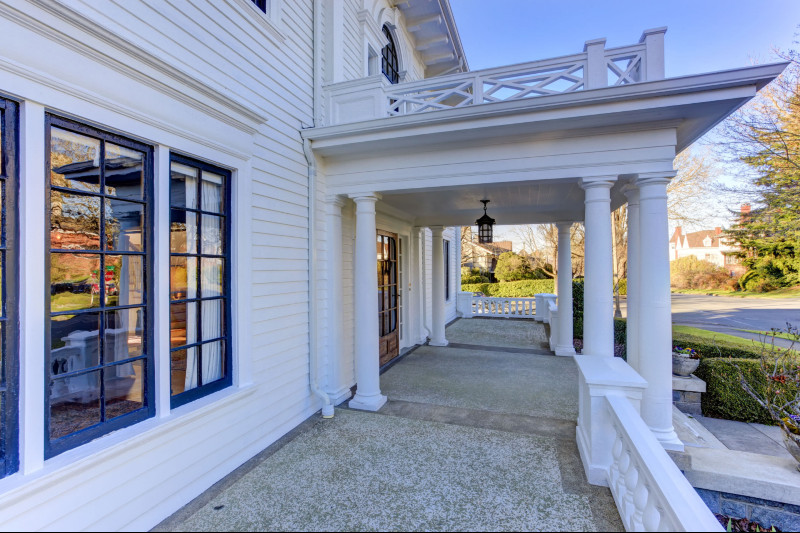 Advantages of Installing Glass Doors in Pittsburgh Pa for the Garage