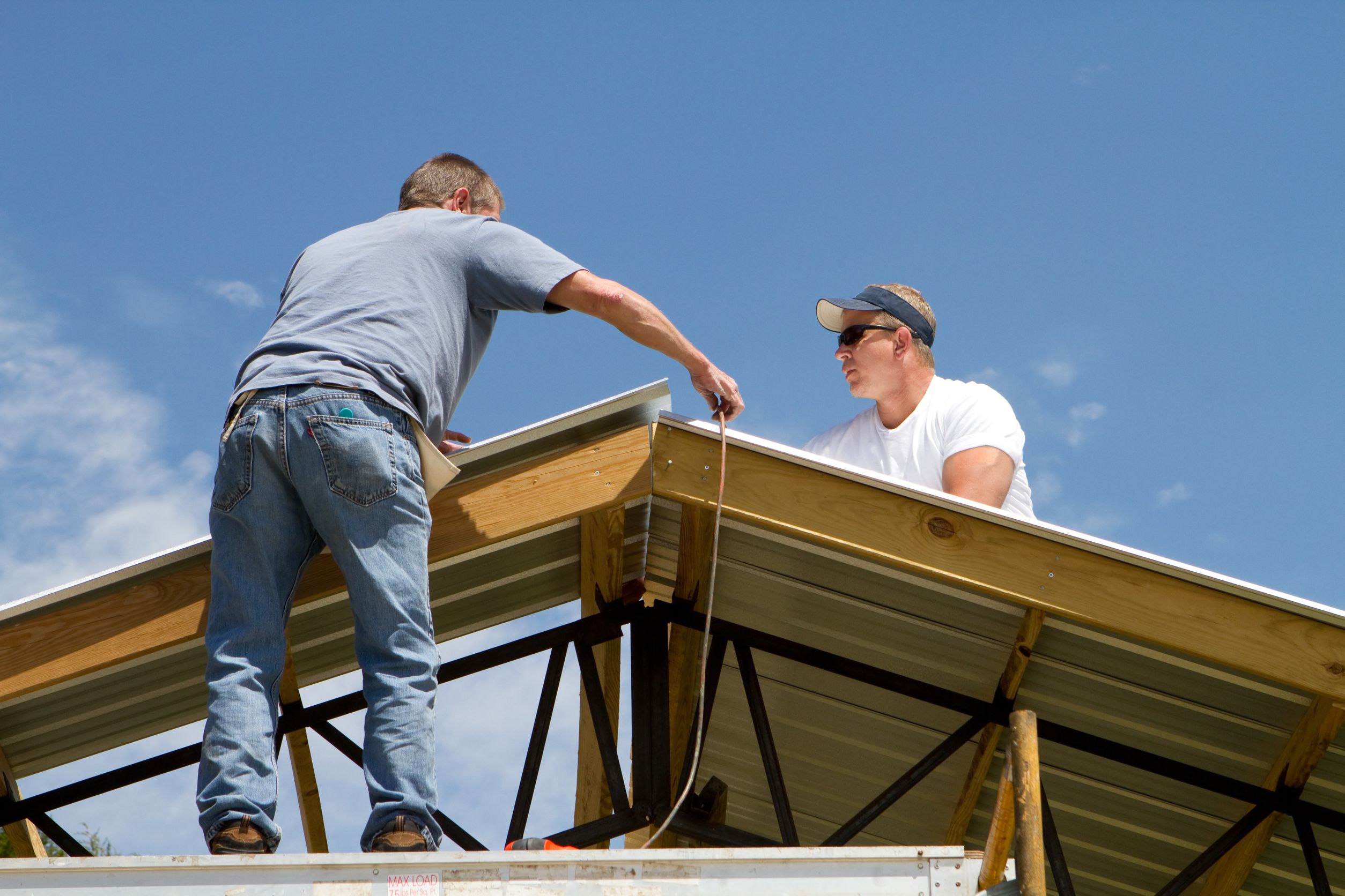 3 Signs That You Need to Call a Roofing Company in Milwaukee