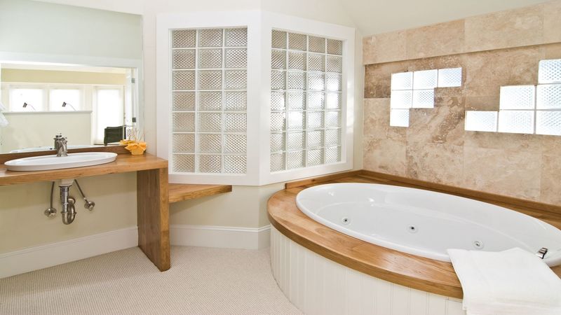 What Services Does a Bathtub Contractor in Clearwater, FL Offer?
