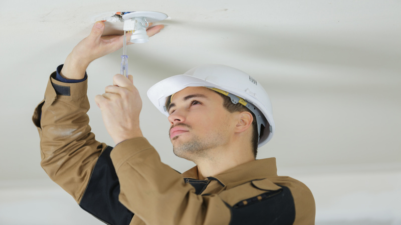 Signs That Indicate You Need to Hire an Electrician as Soon as Possible