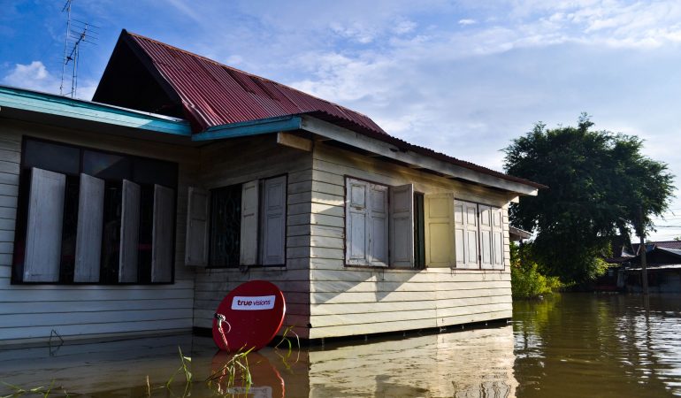 Sandless Sandbags and Sandless Flood Tubes For Home Flood Protection
